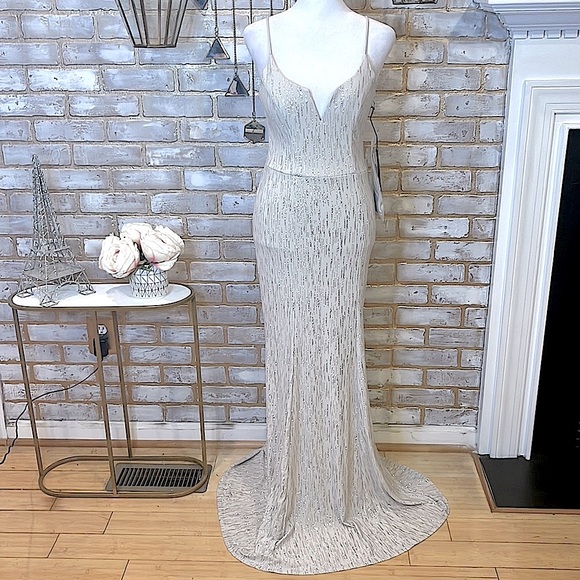 City Triangles White & Silver Fitted Mermaid Style Formal Gown with Mask, Sz. 3 - Picture 3 of 15